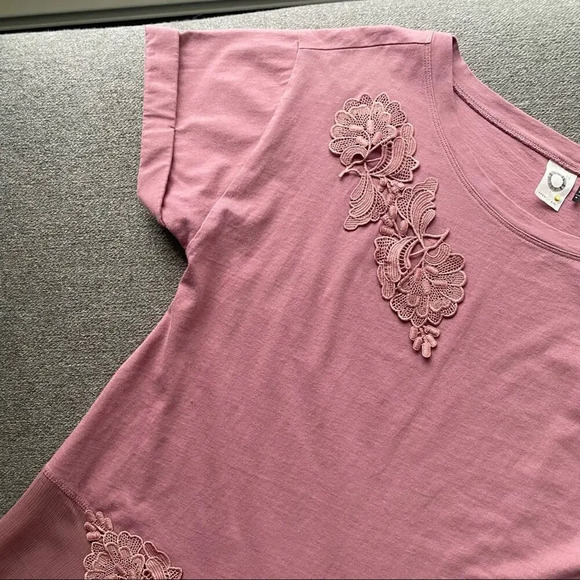 Anthropologie Akemi & Kin Embroidered Mauve Tunic Top - Picture 3 of 8